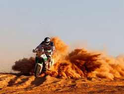 Dakar 2011: Motocyklici przypieszyli, awarie spowolniy Hoka