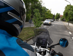 Asystent lewoskrętu BMW