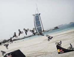 Red Bull X-Fighters na dubajskiej plaży