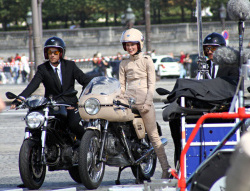 Keira Knightley i Ducati 750SS w reklamie Chanel