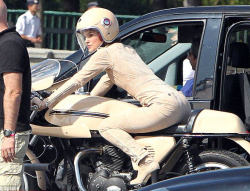 Pikna Keira Knightley zostaa motocyklistk?!